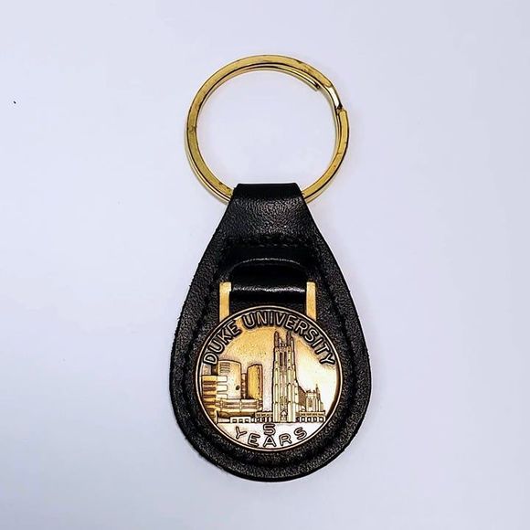 Duke University 5 Year Keychain & Lapel Pin Class of 2023 - Picture 2 of 11